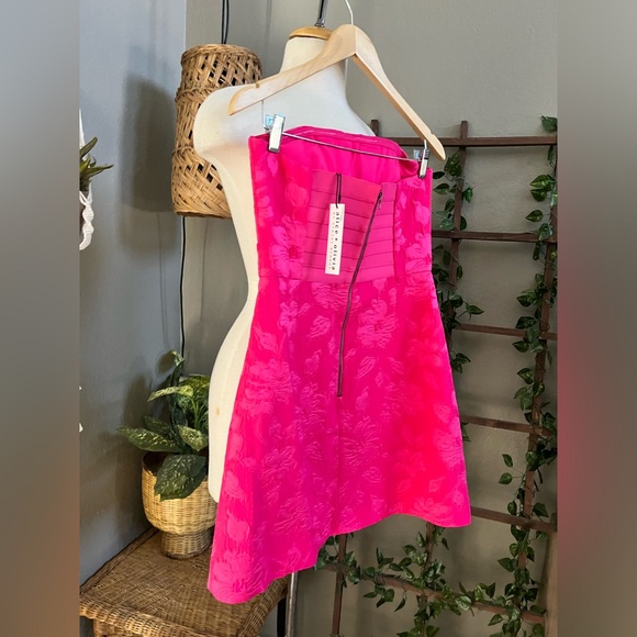 ▪️NWT Alice + Olivia Perla Strapless Dress - Picture 13 of 14